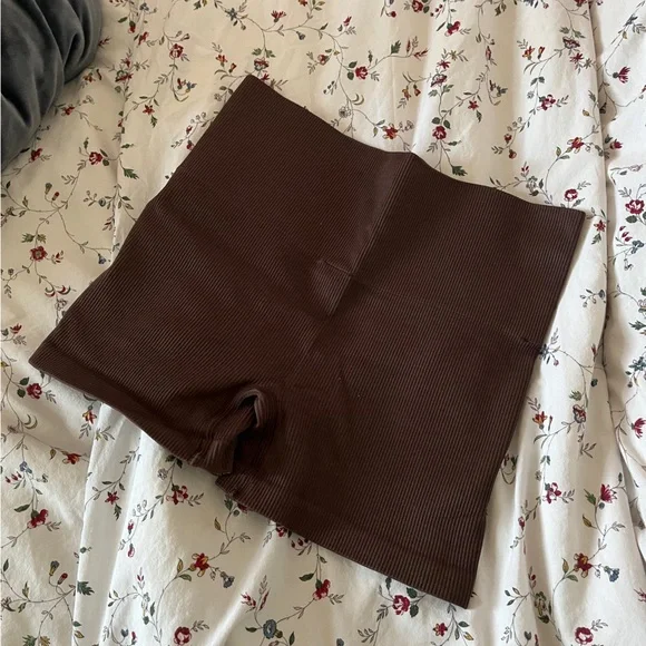 TNA Body Ribbed Shorts - Picture 2 of 3